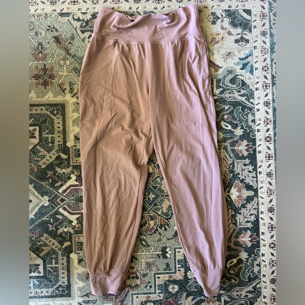 Athleta Salutation Jogger in Powevita